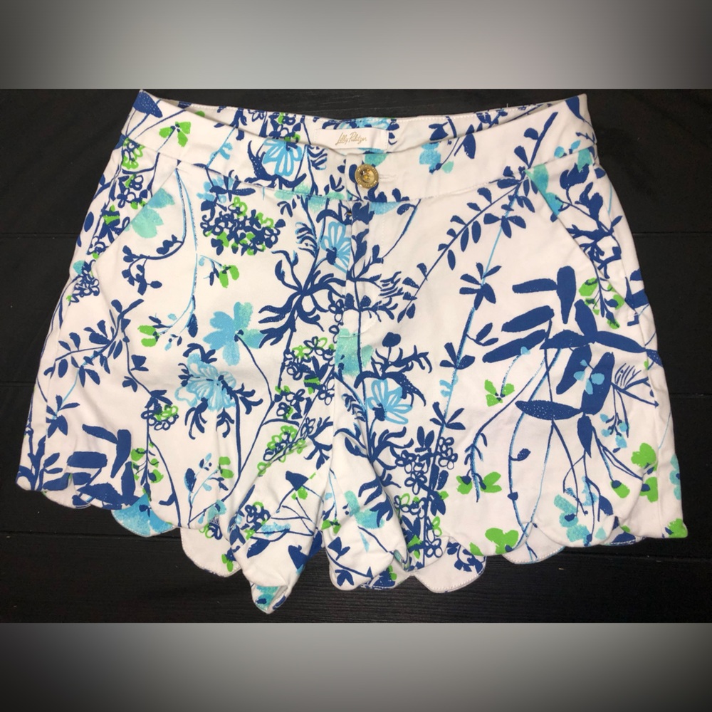 NWOT. Lilly Pulitzer White Shorts with Blue & Green Floral Scallop Hem - Picture 2 of 9